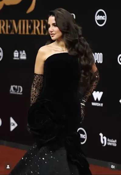 ناقد موضة يعلق على إطلالة الفنانة درة