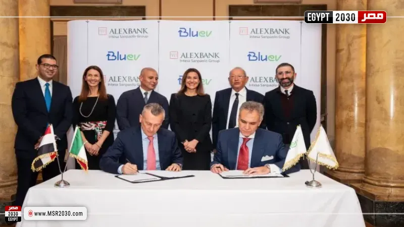 جانب من التوقيع