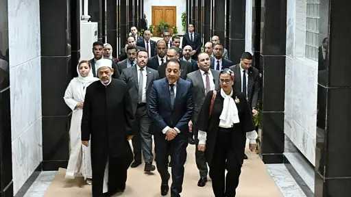 مدبولي يتفقد معرضي ”قومي المرأة” والأزهر الشريف على هامش مؤتمر ”استثمار الخطاب الديني والإعلامي في دول التعاون الإسلامي”