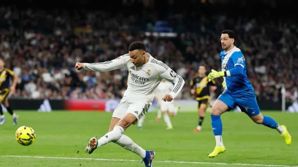 ريال مدريد ينجو من فخ رايو فاليكانو بفضل ركلة جزاء مبابي في الوقت القاتل