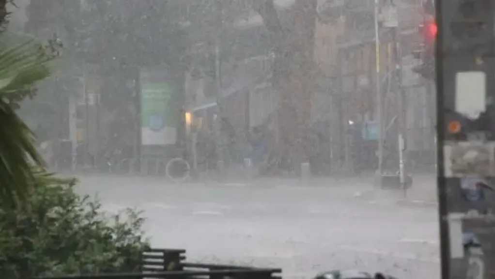 رياح قوية وأمطار رعدية.. تقلبات حادة في الطقس تضرب تونس