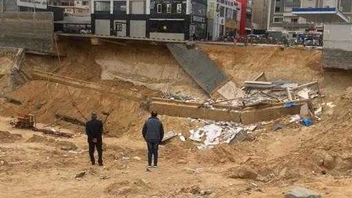 بعد حادث التجمع.. أستاذ جيولوجيا يوضح أسباب الهبوط الأرضي في مصر