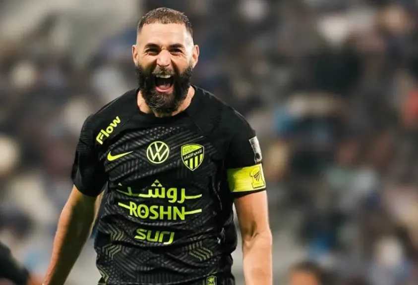 انهيار مفاوضات انتقال بنزيما إلى الهلال.. النجم الفرنسي مستمر مع اتحاد جدة