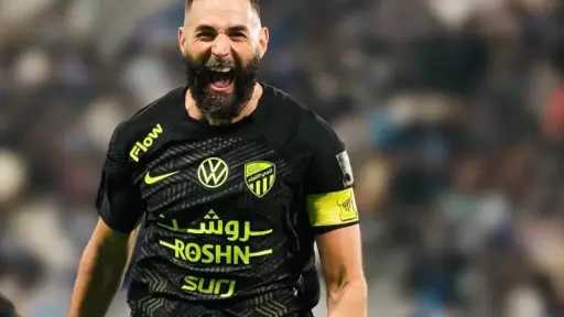 انهيار مفاوضات انتقال بنزيما إلى الهلال.. النجم الفرنسي مستمر مع اتحاد جدة