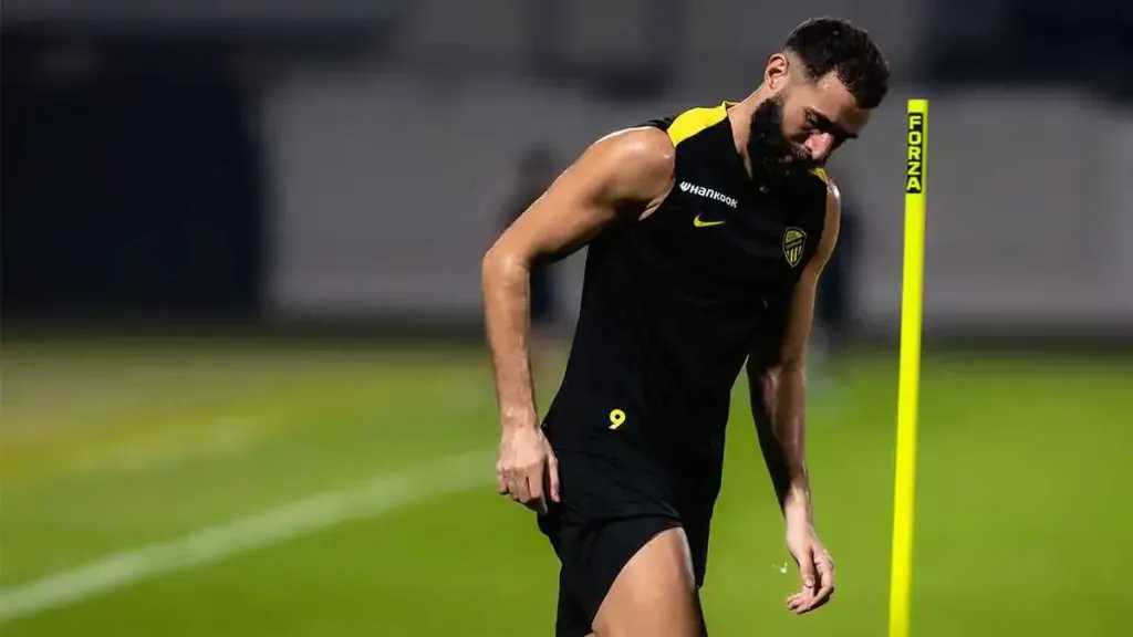 تعثر صفقة بنزيما إلى الهلال.. وأزمات سوق الانتقالات تضرب الاتحاد السعودي