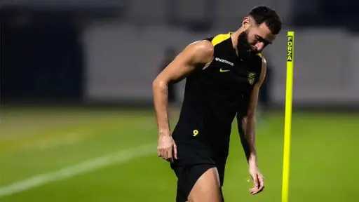 تعثر صفقة بنزيما إلى الهلال.. وأزمات سوق الانتقالات تضرب الاتحاد السعودي