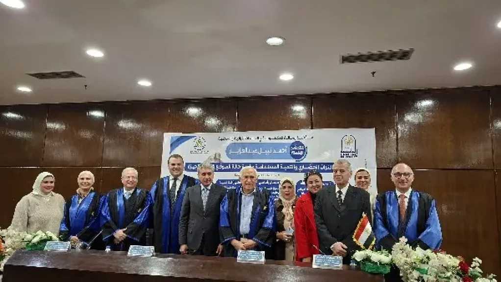 وزير السياحة والآثار يشهد مناقشة رسالة دكتوراه قدمها معاون الوزير للطيران