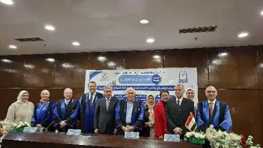 وزير السياحة والآثار يشهد مناقشة رسالة دكتوراه قدمها معاون الوزير للطيران