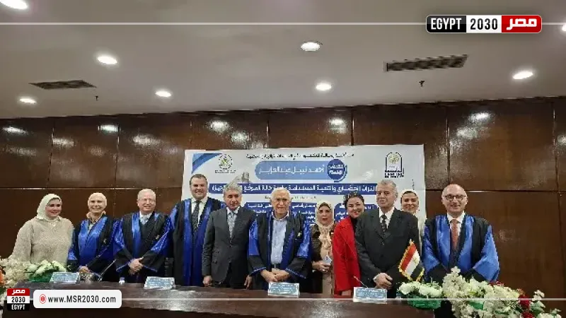 وزير السياحة والآثار يشهد مناقشة رسالة دكتوراه قدمها معاون الوزير للطيران