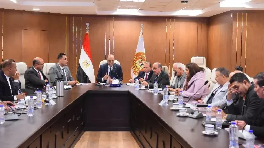 كجوك يطلع رئيس الوزراء على نتائج الاجتماع مع كبار المستثمرين الأتراك