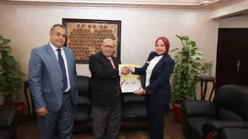 رئيس مياه القاهرة يكرّم قيادات خدمة العملاء والعاملين... رئيس مياه القاهرة يكرّم قيادات خدمة العملاء والعاملين بمركز خدمة عملاء مصر الجديدة