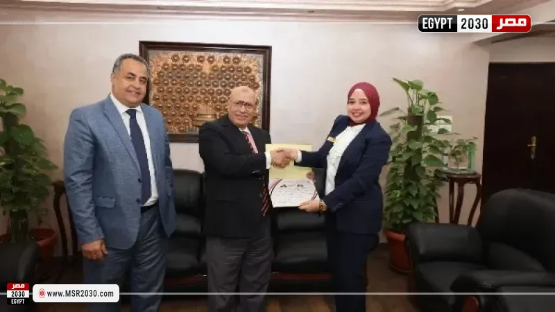 رئيس مياه القاهرة يكرّم قيادات خدمة العملاء والعاملين بمركز خدمة عملاء مصر الجديدة