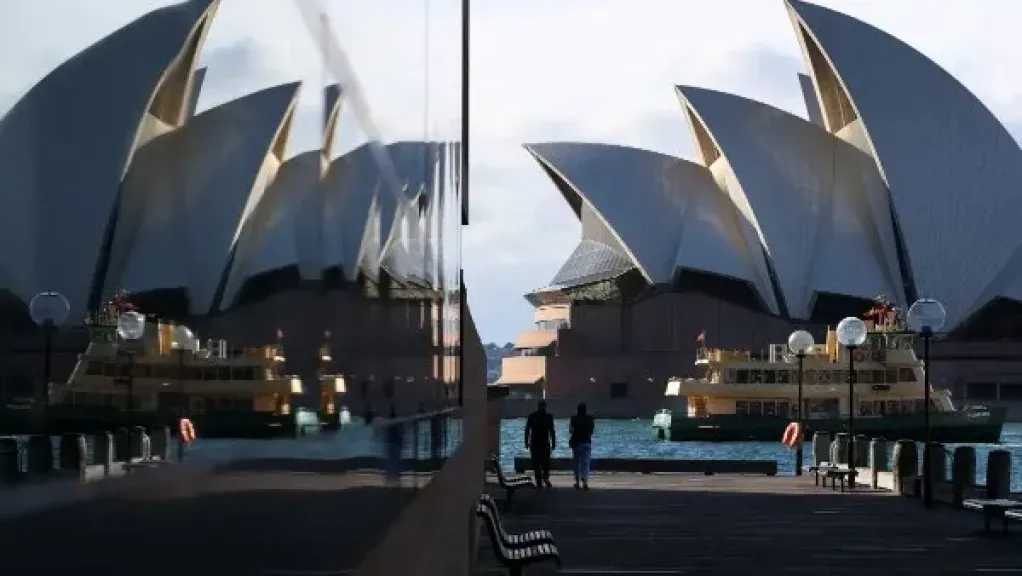 المركزي الأسترالي يرفع الفائدة بشكل مفاجئ مع عودة ضغوط التضخم