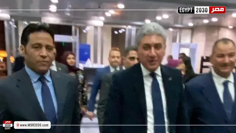 وزراء و نجوم السياسة والفن في حفل فيلم ”الرجل ذو القبعة” لـ زاهي حواس