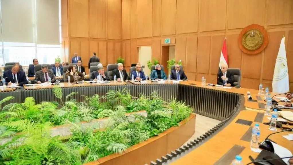 تعليمات عاجلة بسرعة تسليم الكتب ومتابعة نسب حضور الطلاب بالمدارس في الترم الثاني