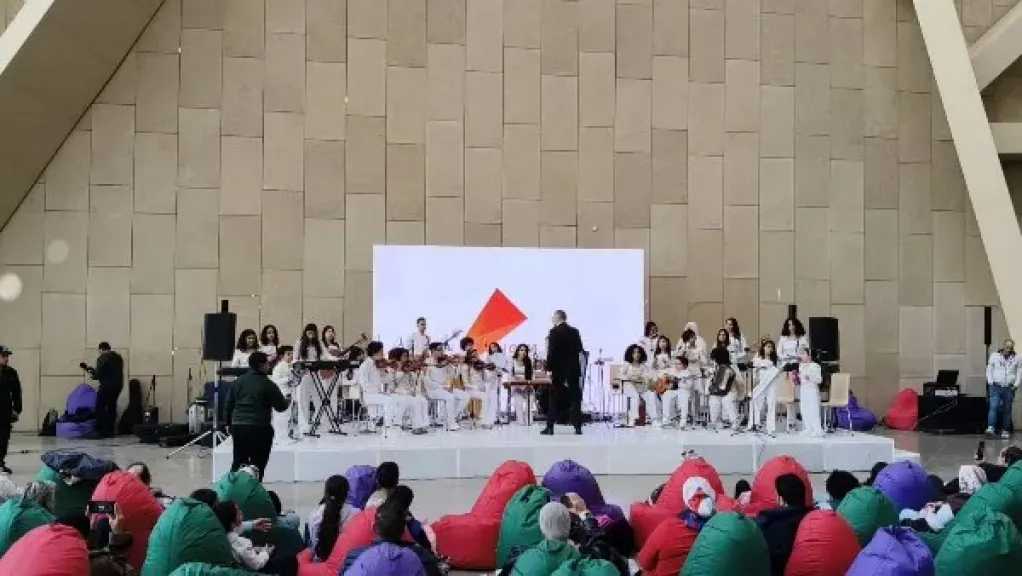 عروض فنية وثقافية بالمتحف المصري الكبير لإثراء تجربة الزائر في ”إجازة نص السنة”