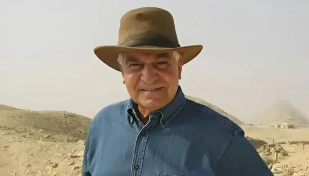  زاهى حواس 
