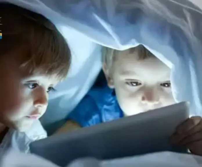 مصدر حكومي: اليونان تعلن قريبا حظر استخدام الأطفال دون سن 15 عام للسوشيال ميديا