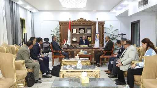 محافظ قنا يستقبل وفد وزارة المالية لبحث سبل التعاون وتعزيز الموارد الذاتية