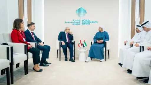 وزير خارجية الإمارات يبحث مع رئيس الحكومة اللبنانية علاقات التعاون