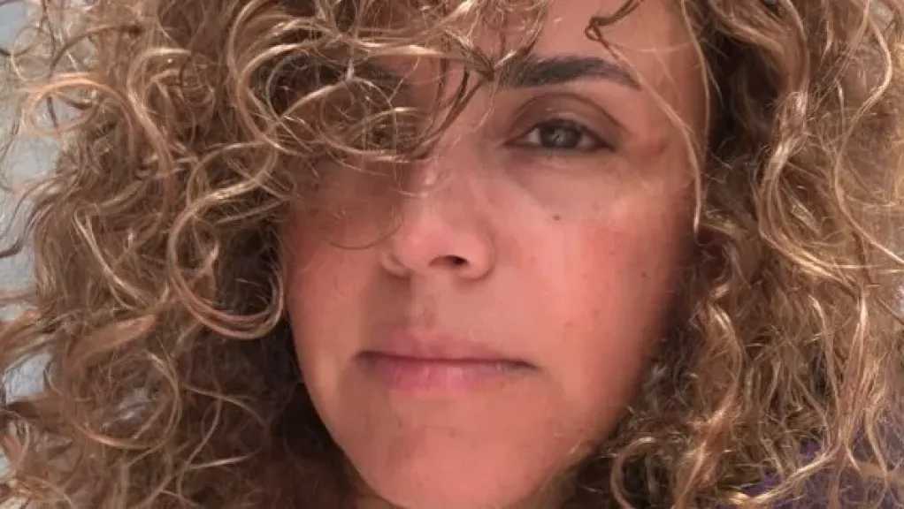 أحمد داوود يعلن موعد ومكان عزاء والد الفنانة علا رشدي