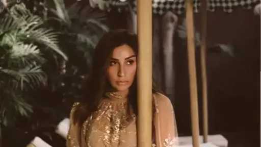 دينا الشربيني على غلاف Vogue Arabia