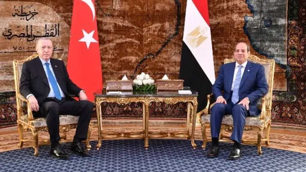 الرئيس التركي يهدي الرئيس السيسي سيارة كهربائية