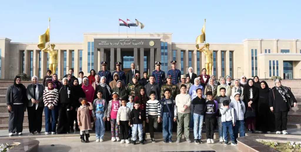 القوات المسلحة تنظم عددا من الزيارات لأسر الشهداء إلى الأكاديمية العسكرية المصرية