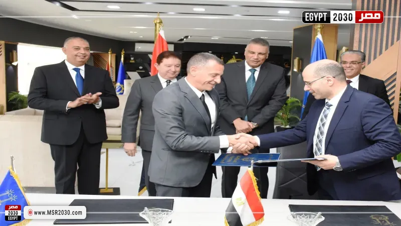 جانب من التوقيع