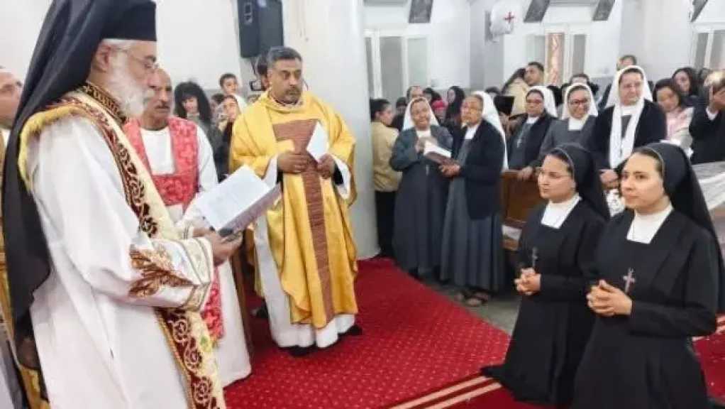 الأنبا باسيليوس يترأس قداس النذور الدائمة لراهبتين فرنسيسكان
