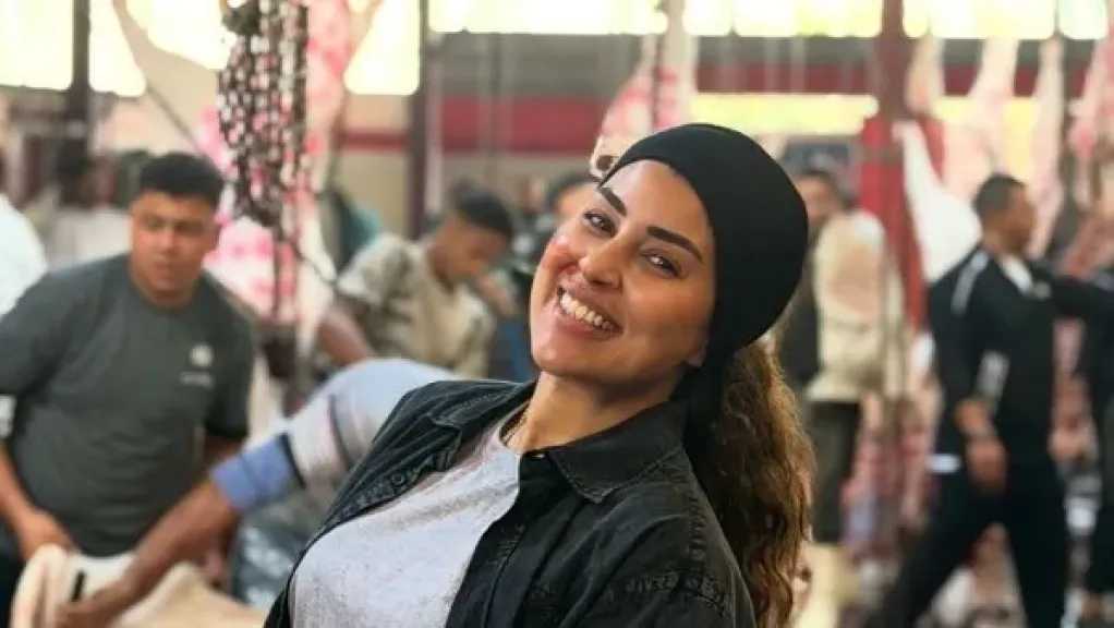 فيديو داخل مدبح يثير الجدل.. آيتن عامر تروج لـ«كلهم بيحبوا مودي» قبل رمضان