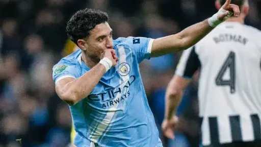 بعد 18 شهرًا فقط.. مرموش على أعتاب تجربة جديدة خارج إنجلترا