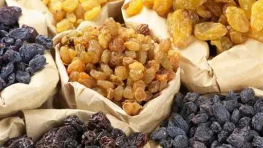 4 أسباب تجعل الزبيب خيارًا أساسيًا في رمضان