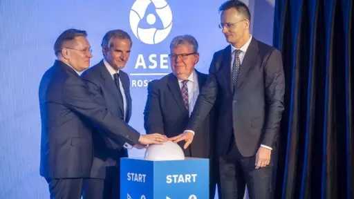 صب الخرسانة الأولى لأساسات مبنى مفاعل الوحدة الخامسة بمحطة باكش النووية