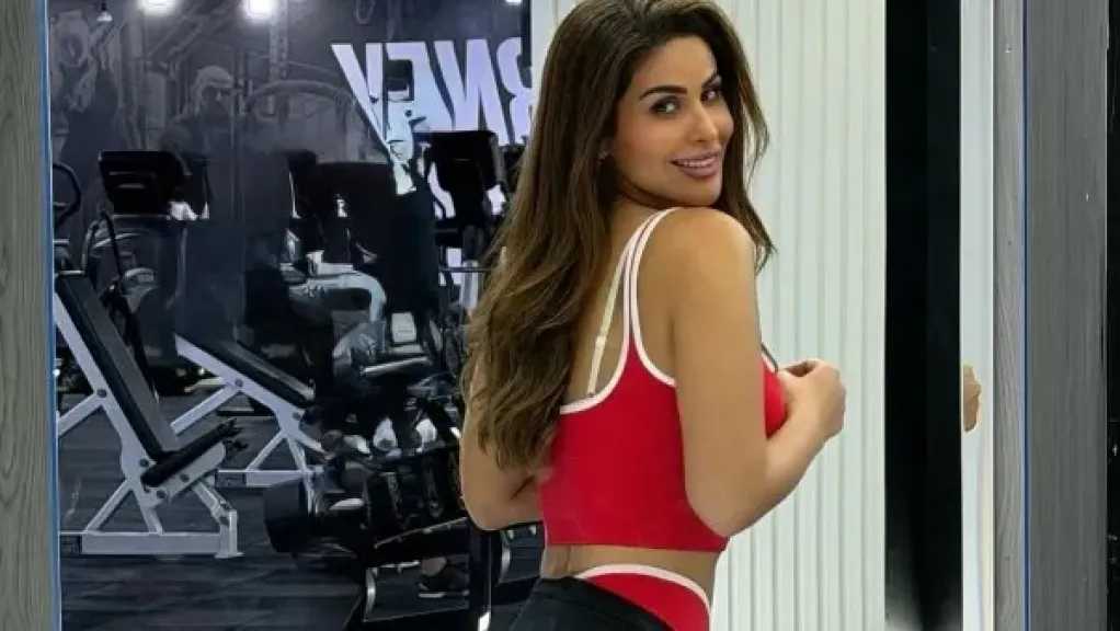 بإطلالة جريئة من الجيم.. مي سليم تخطف الأنظار باللون الأحمر