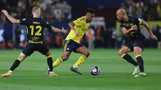 النصر يقسو على الاتحاد بثنائية في موقعة كلاسيكو الدوري السعودي (فيديو)