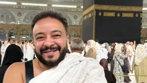 حسام داغر يشارك جمهوره لحظات روحانية من العمرة عبر إنستجرام