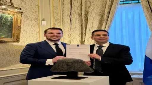 تعاون مصرى هولندى لاسترداد رأس حجرى نادر منسوب إلى عصر الملك تحتمس الثالث