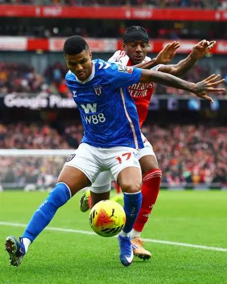 آرسنال يهزم سندرلاند بثلاثية نظيفة ويعزز صدارته للدوري الإنجليزي