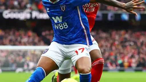 آرسنال يهزم سندرلاند بثلاثية نظيفة ويعزز صدارته للدوري الإنجليزي