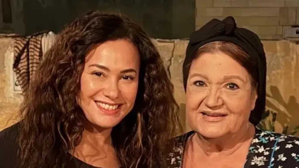 ميمي جمال تشيد بهند صبري من كواليس «مناعة»: ليا الشرف بالعمل مع فنانة فن وأخلاق