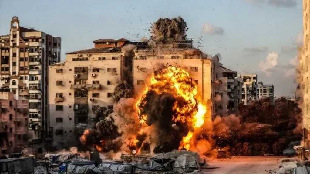 مدفعية الاحتلال تستهدف شرق مخيم البريج وسط قطاع غزة