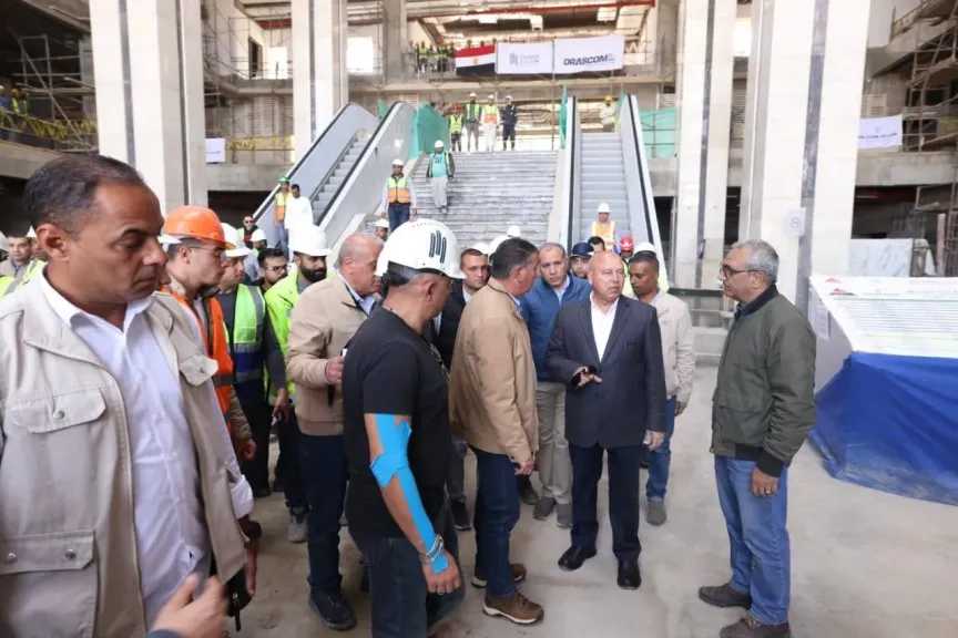 وزير النقل النقل يتفقد مواقع العمل بالخط الأول من شبكة القطار الكهربائي في المسافة من العلمين حتى الإسكندرية