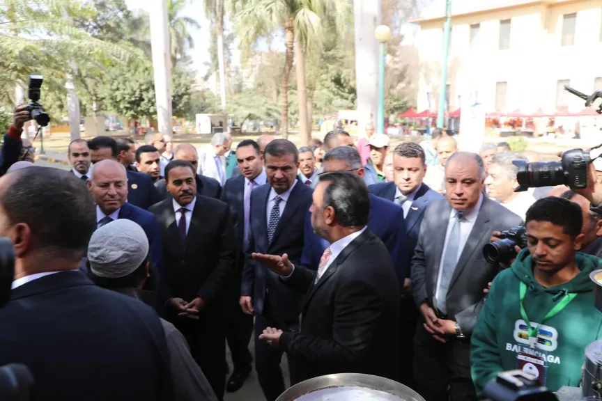 وزير الزراعة خلال جولة لمتابعة مهرجان القاهر للتمور