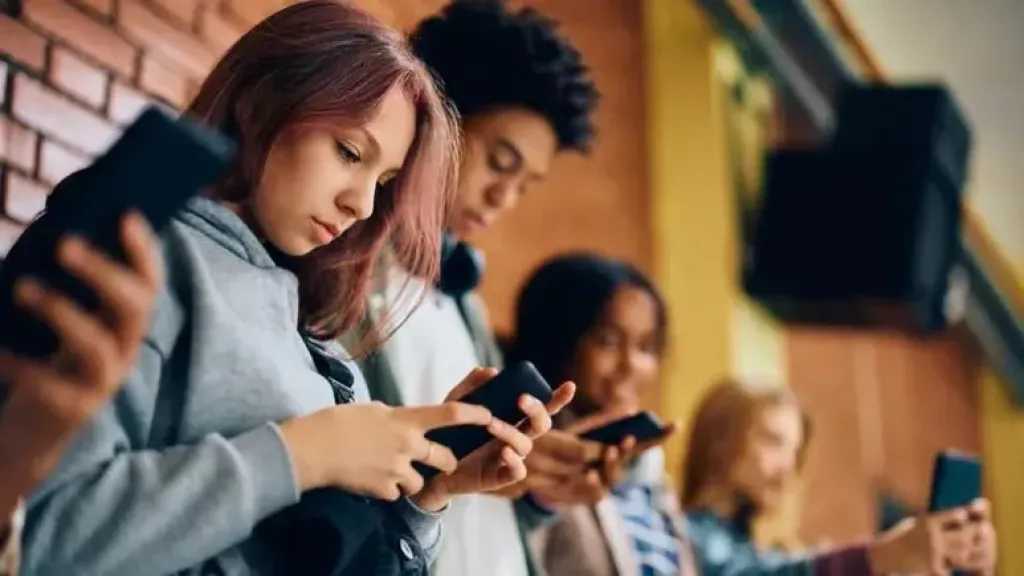 رئيس وزراء التشيك يؤيد حظر وسائل التواصل الاجتماعي للأطفال دون 15 عاما