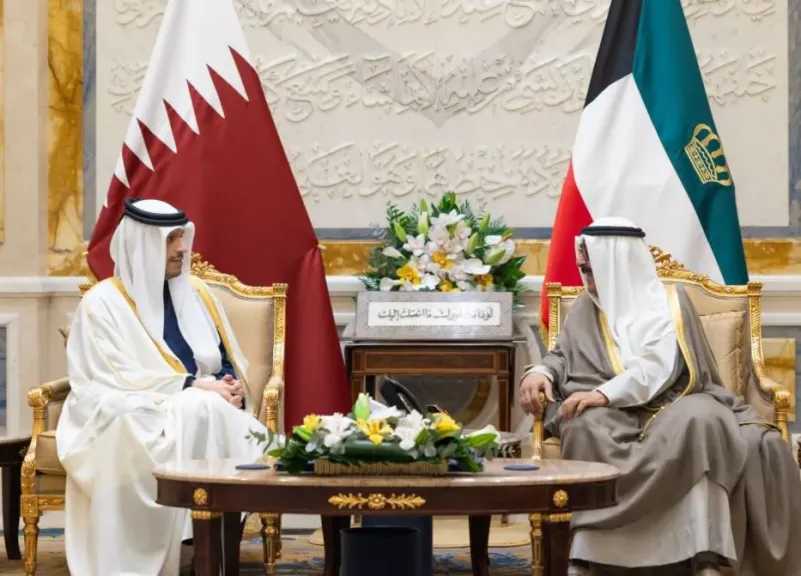 أمير الكويت ورئيس وزراء قطر يبحثان ملفات مشتركة