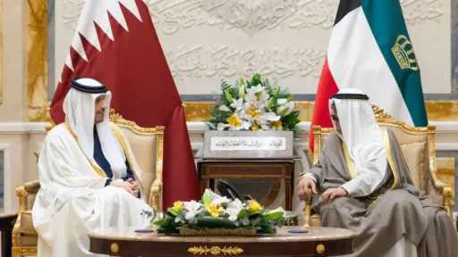 أمير الكويت ورئيس وزراء قطر يبحثان ملفات مشتركة