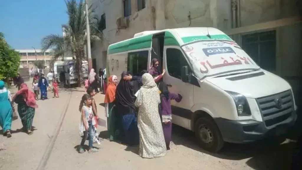 فحص 760 حالة من أهالي كفر منسابة بالفشن ضمن مبادرة ”حياة كريمة”