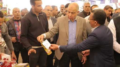 محافظ المنيا: التوسع في إقامة معارض “أهلاً رمضان” ومواصلة الحملات الرقابية على الأسواق