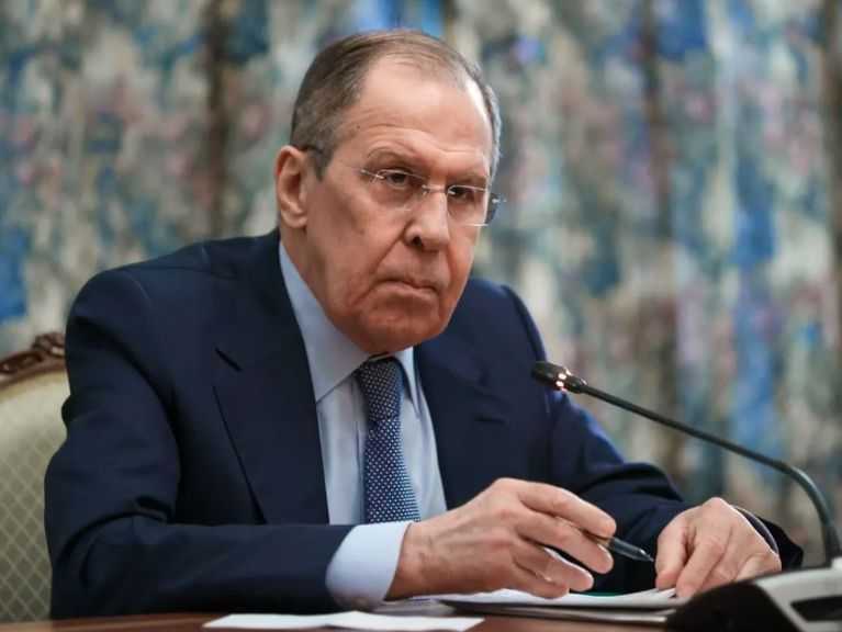 لافروف يعرب عن قلق روسيا إزاء مستقبل إيران ويرحب بالوساطة العُمانية